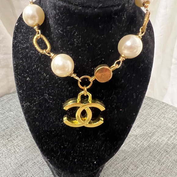 Mother of Pearl Charm Bracelet With Charm and a Magnetic Clasp. Size 8” … - Picture 6 of 8